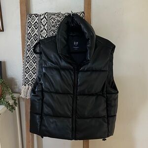 GAP vegan faux leather puffer vest Size M